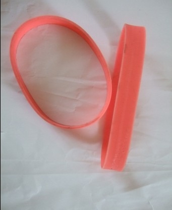 摩托車外胎自動翻包成型機上的橡膠皮