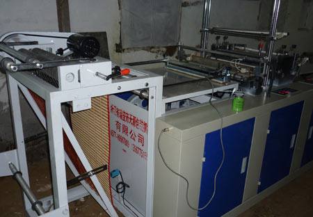 電腦熱封冷切制袋機(jī)