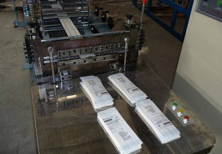 環保型紙張中封制袋機