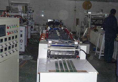 高速全自動(dòng)三邊封制袋機(jī)