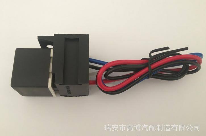 供應(yīng)改裝型汽車?yán)^電器帶插座3457011-2180