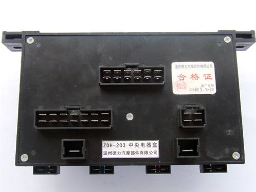 中央電器盒ZDH203-24V背面
