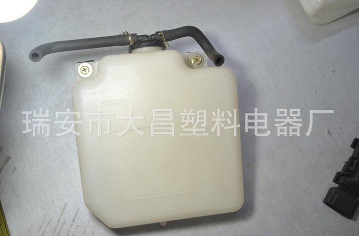 現(xiàn)代付水壺 優(yōu)良品質(zhì) 防凍夜壺 膨脹壺 噴水壺 汽車配件