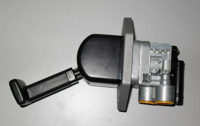 重型車零配件：供應(yīng)手制動(dòng)閥