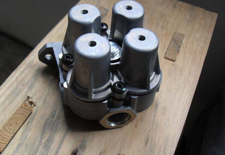 氣制動配件：雷諾型號四回路保護閥