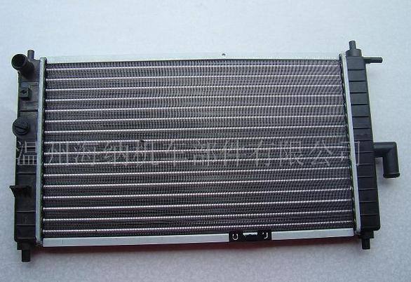 奇瑞QQ 鋁質漲管式水箱