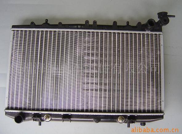 NISSAN(P10) 鋁質(zhì)漲管式水箱