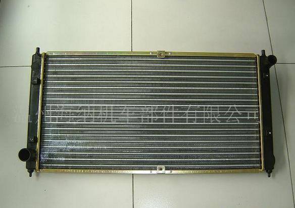 奇瑞旗云(寶馬機) 鋁質漲管式水箱