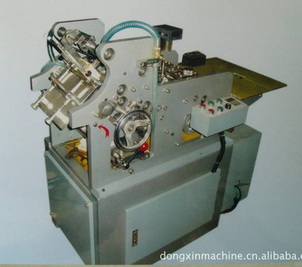 ZF158全自動(dòng)牙簽套機(jī)