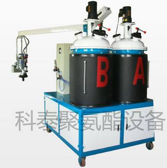 聚氨酯硬質仿木發泡機