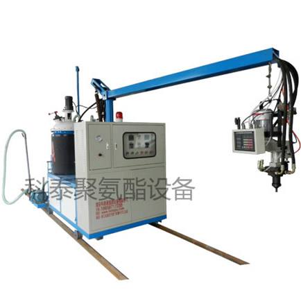 聚氨酯硬質仿木發泡機