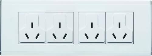 四位多功能插座