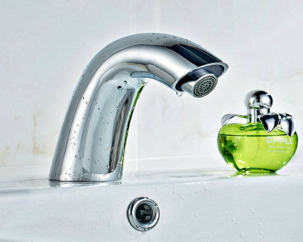 全銅全自動感應(yīng)水龍頭1821