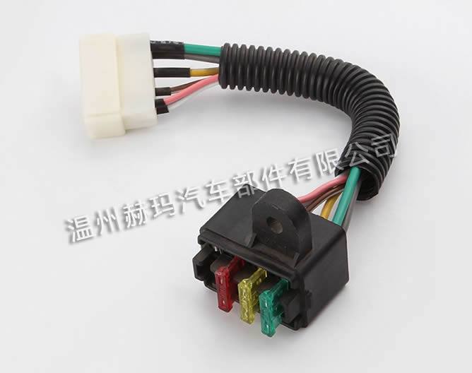 汽車配件 批發(fā) 保險(xiǎn)絲盒總成