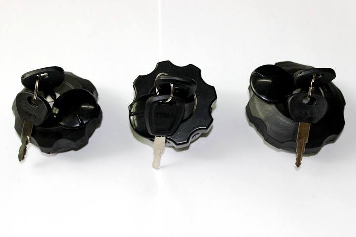 YYH-1046型（左）新躍進（中）金龍客車（右）油箱蓋