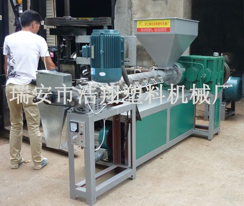 PVC硬塑回收造粒機(jī)3