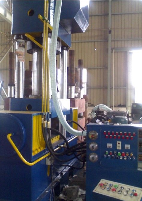 四柱式三工位紅沖液壓機