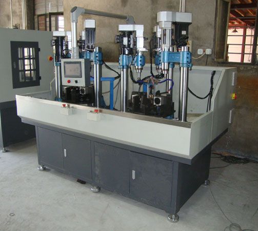 摩托車剎車泵、下泵、鉆、平面、攻絲、雙轉(zhuǎn)盤、8工位專機(jī)