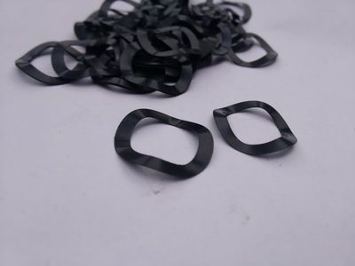 供應(yīng)各種規(guī)格沖壓件非標(biāo)國標(biāo)三波彈簧墊圈片錳鋼緊固件