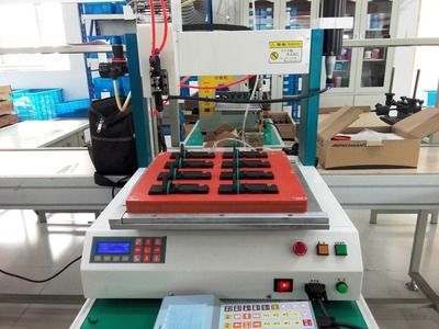 空氣流量計(jì) 點(diǎn)膠設(shè)備 自動(dòng)點(diǎn)膠機(jī) CW-331硅膠 點(diǎn)膠機(jī)