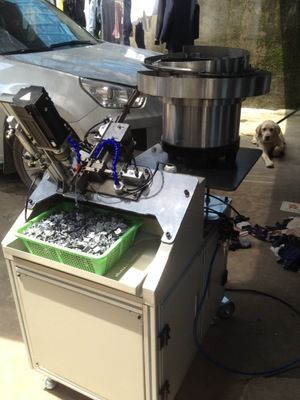 全自動攻牙機 多軸攻牙機 多頭攻牙機 攻絲機 伺服攻牙機