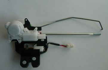 中控門鎖，閉鎖器。馬自達M6，奔騰B50，后尾