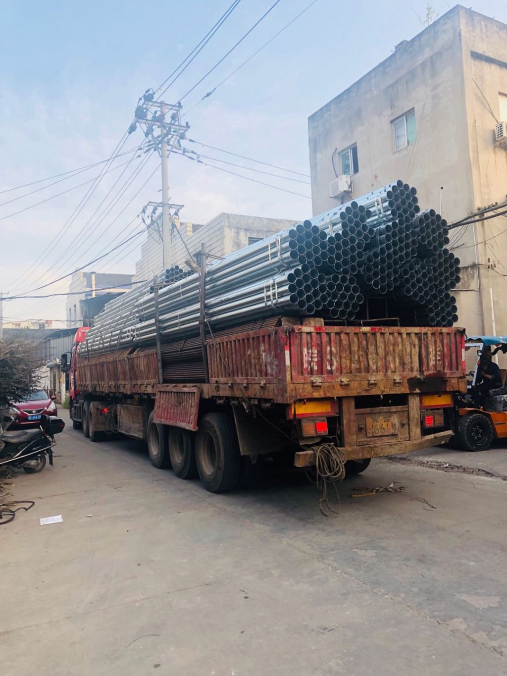 批發銷售圓鋼、無縫管、熱鍍鋅方矩管、熱鍍鋅圓管、焊管、角鋼