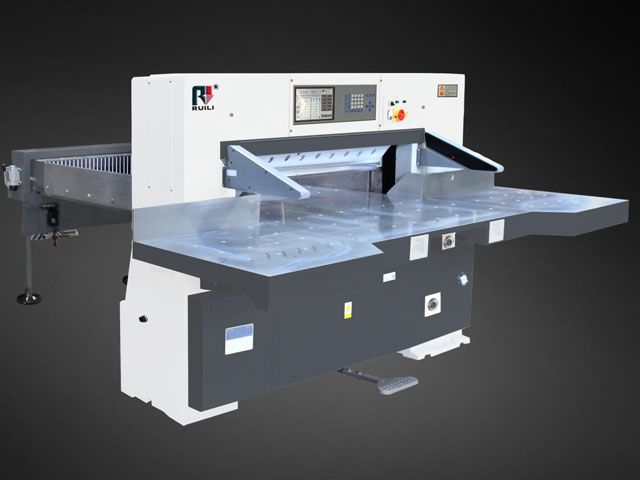 QZYK1150CD 程控切紙機